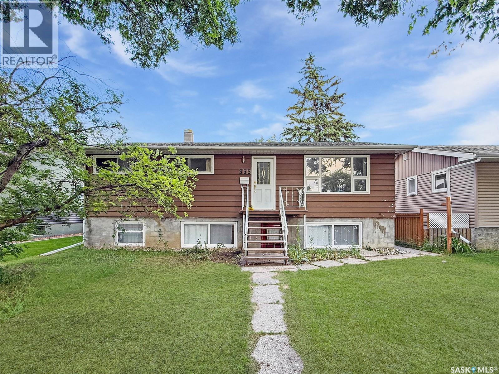 355 3Rd Avenue Se, Swift Current, SK