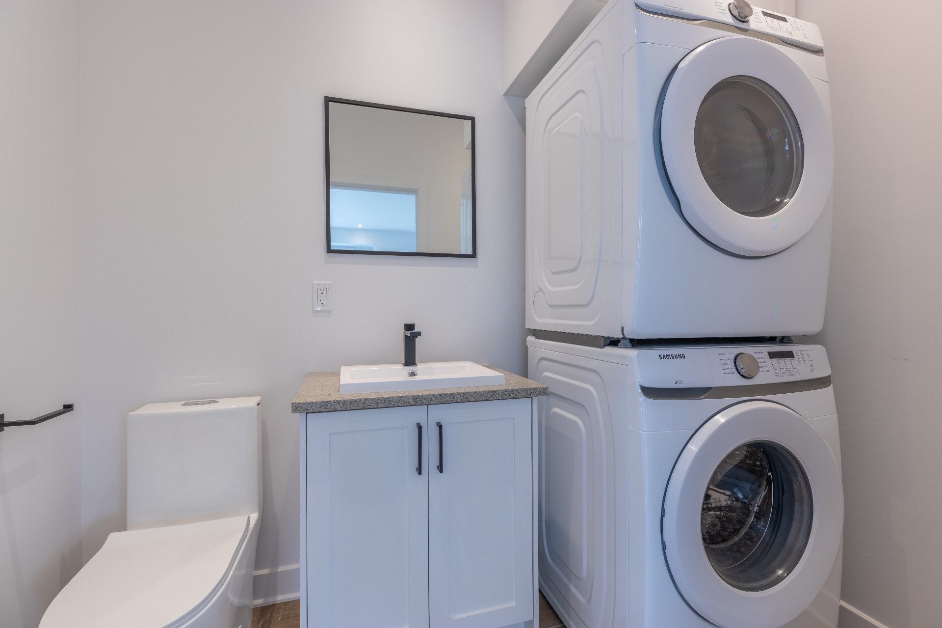 Laundry - 17818 Ch. Ste-Marie, Beaconsfield, QC