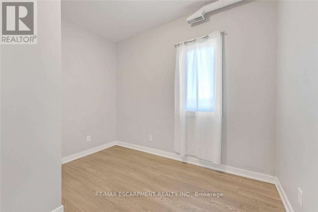 302 - 657 Barton Street E, Hamilton, ON
