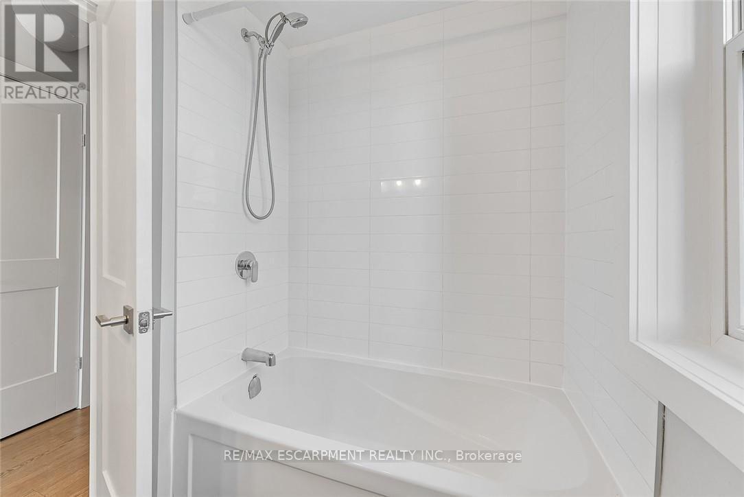 302 - 657 Barton Street E, Hamilton, ON