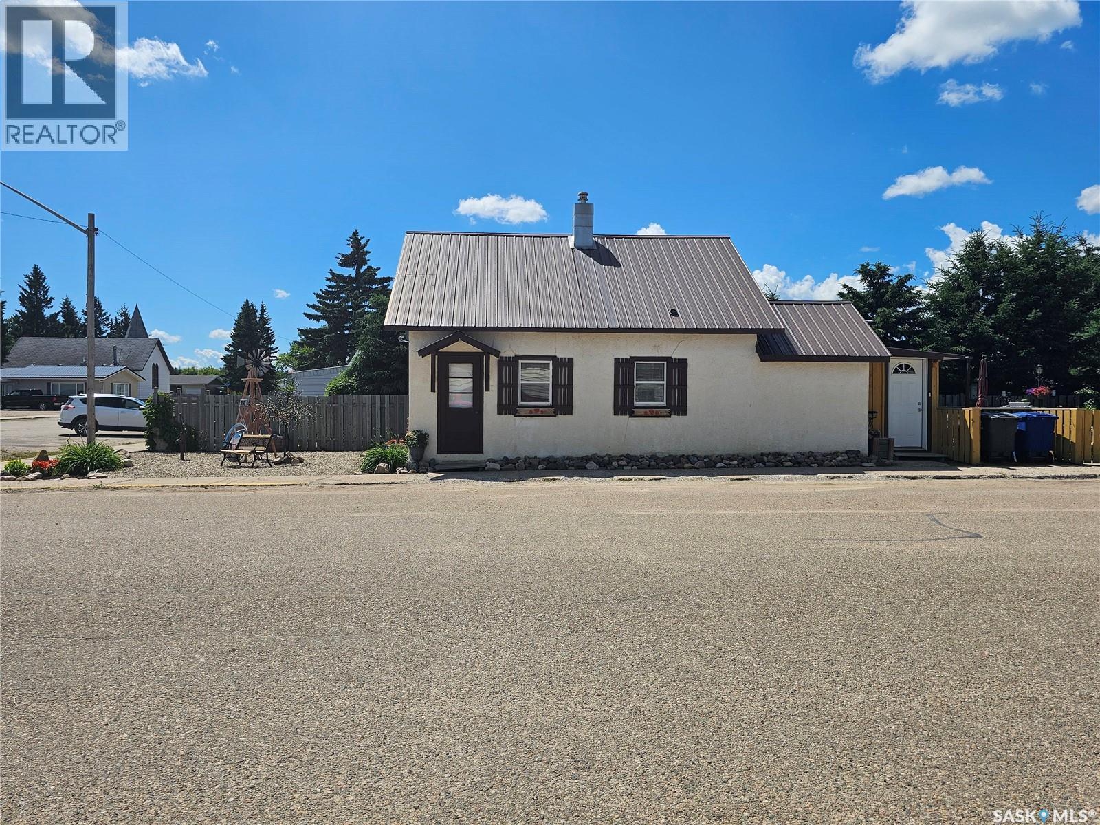 201 Main Street, Glaslyn, SK
