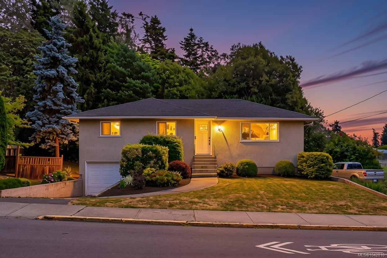 883 Lampson St, Esquimalt, BC