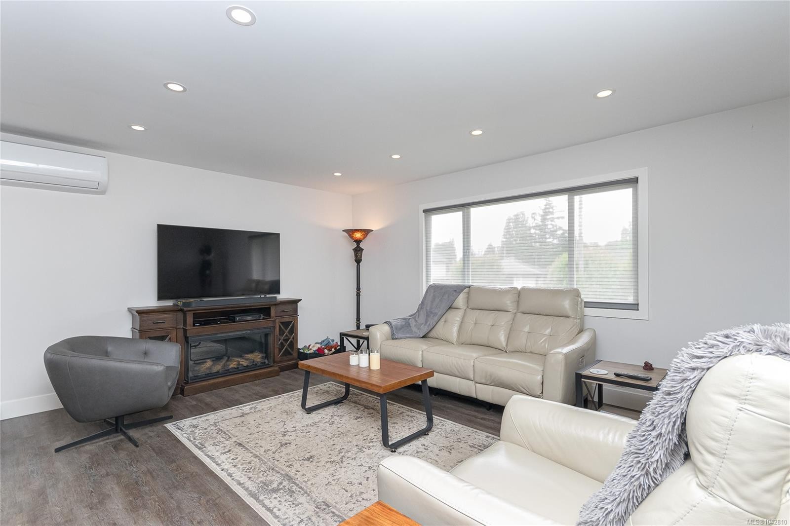883 Lampson St, Esquimalt, BC