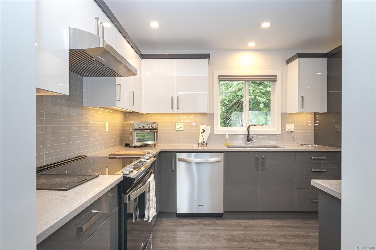 883 Lampson St, Esquimalt, BC