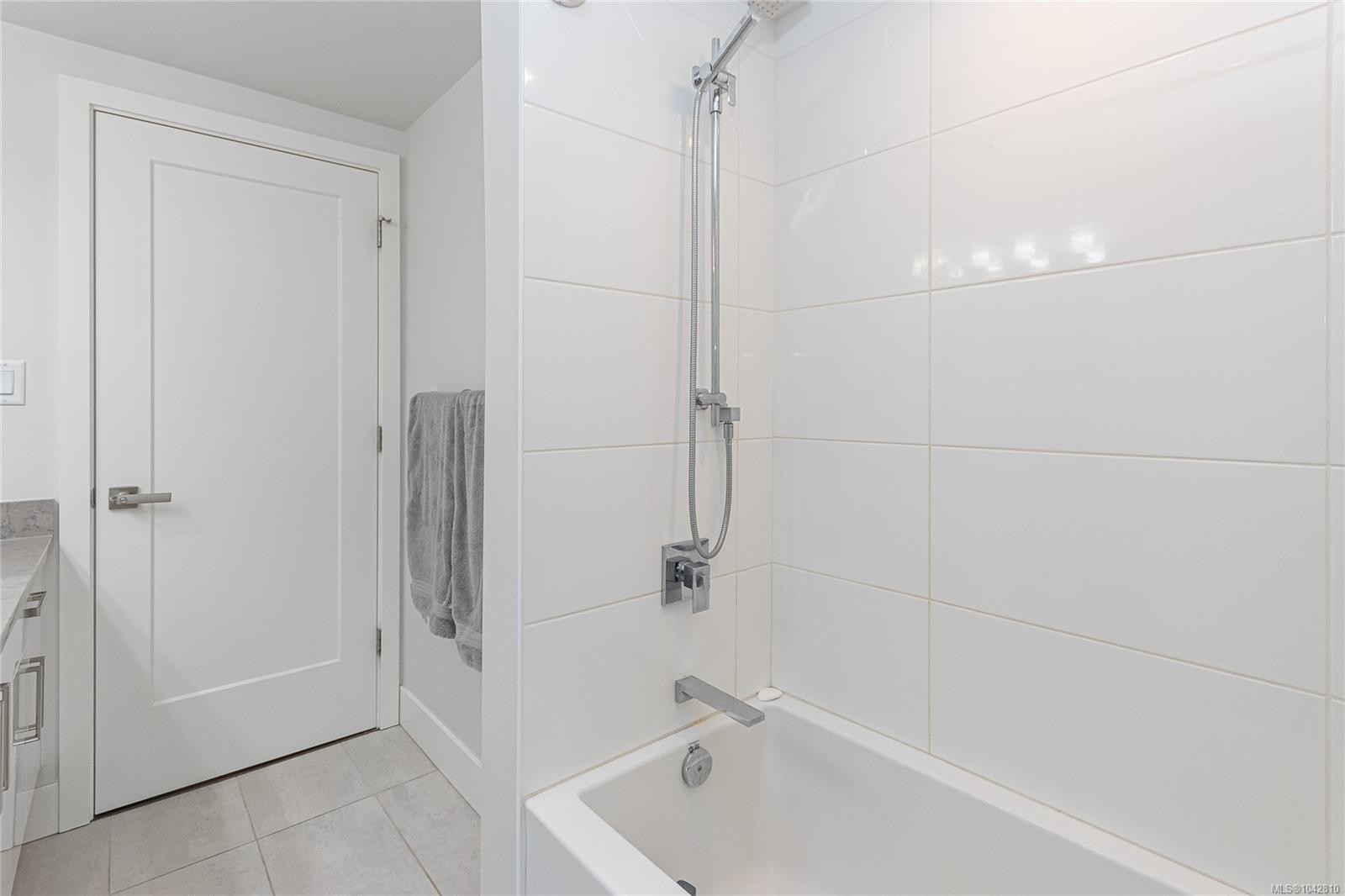 883 Lampson St, Esquimalt, BC