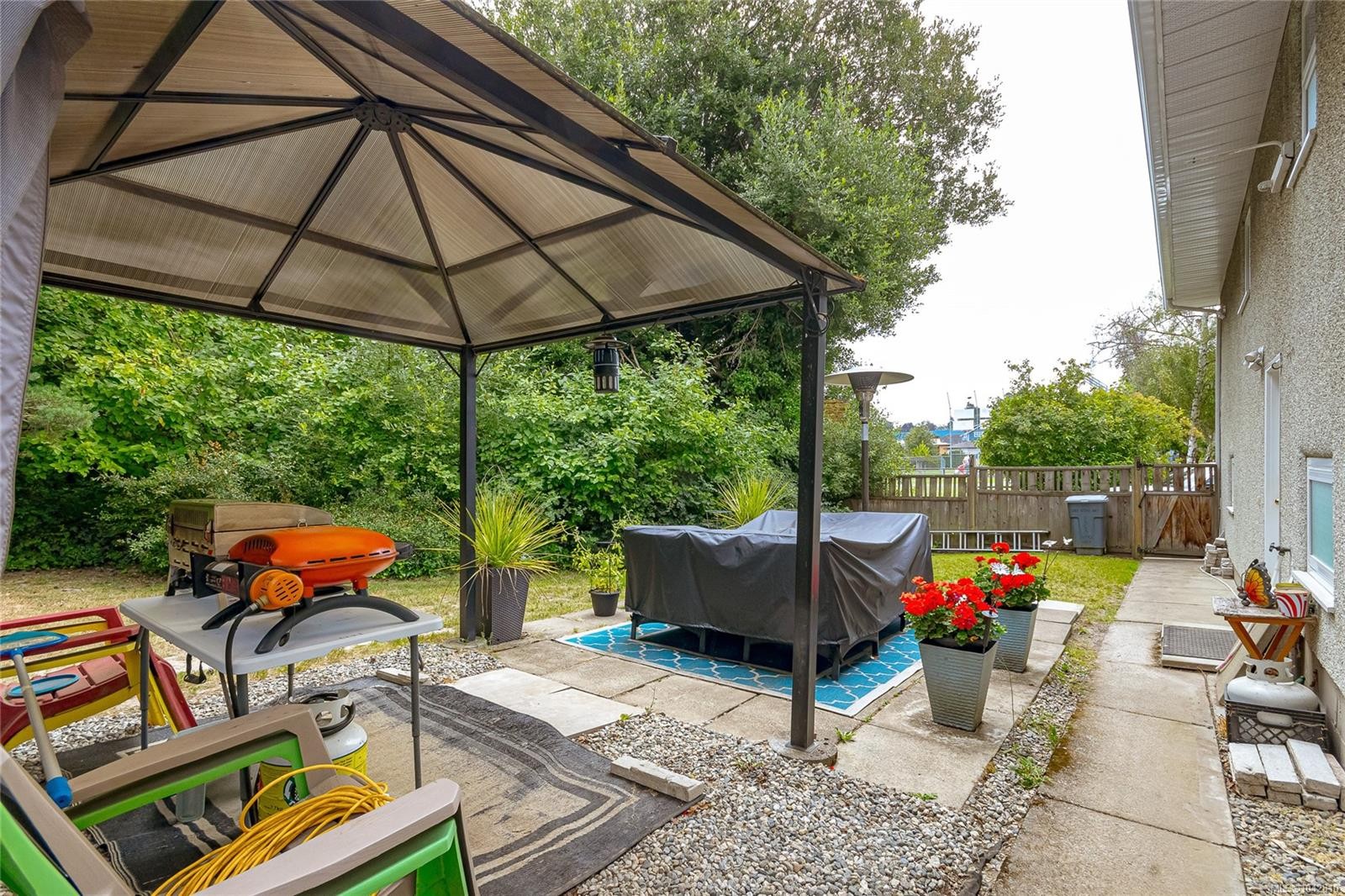 883 Lampson St, Esquimalt, BC