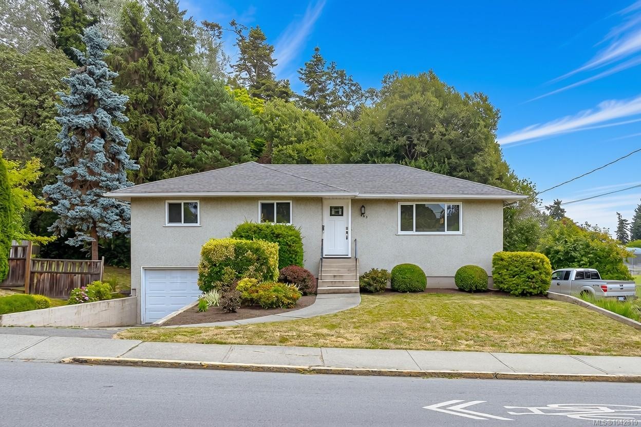 883 Lampson St, Esquimalt, BC