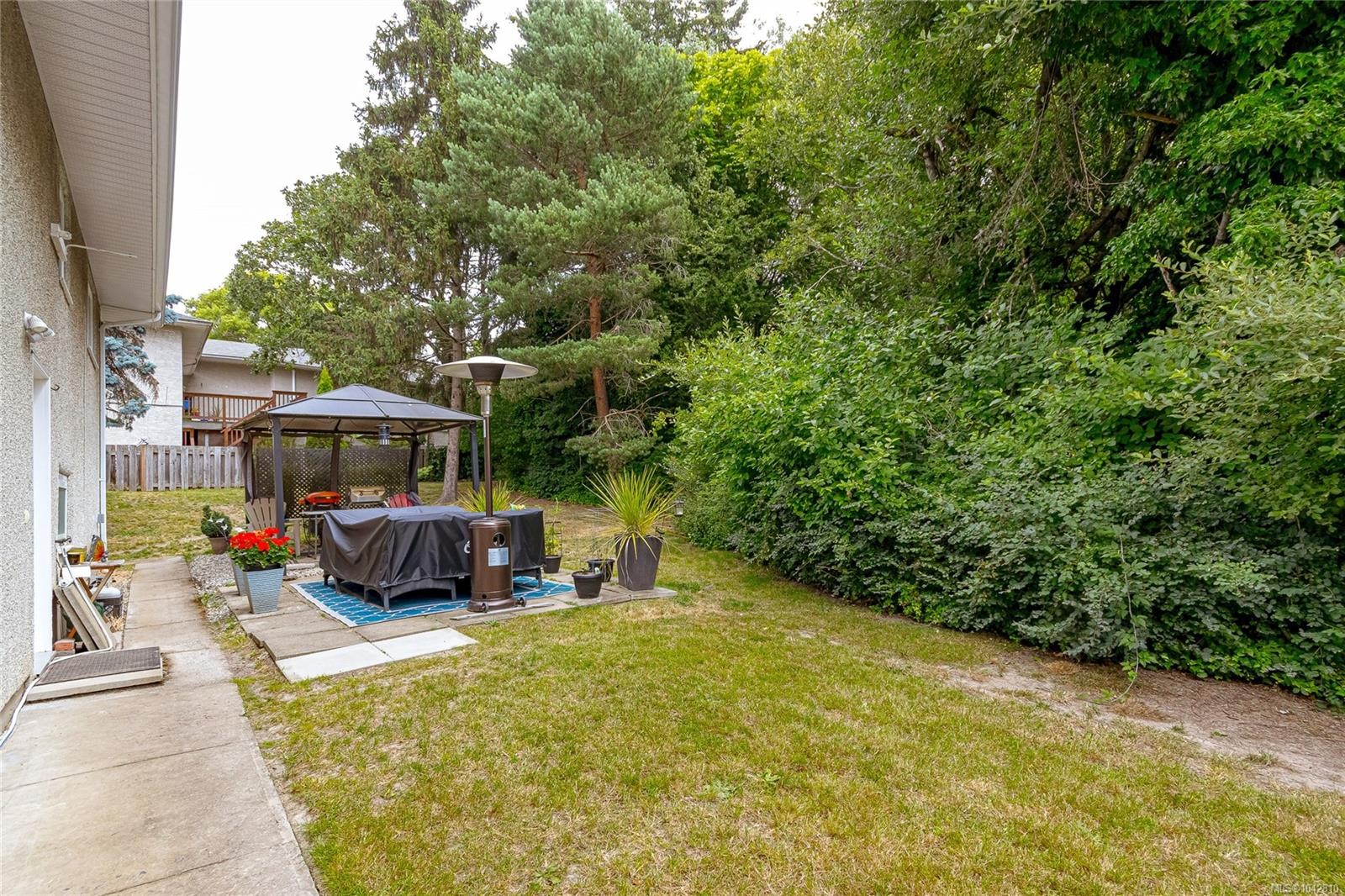 883 Lampson St, Esquimalt, BC