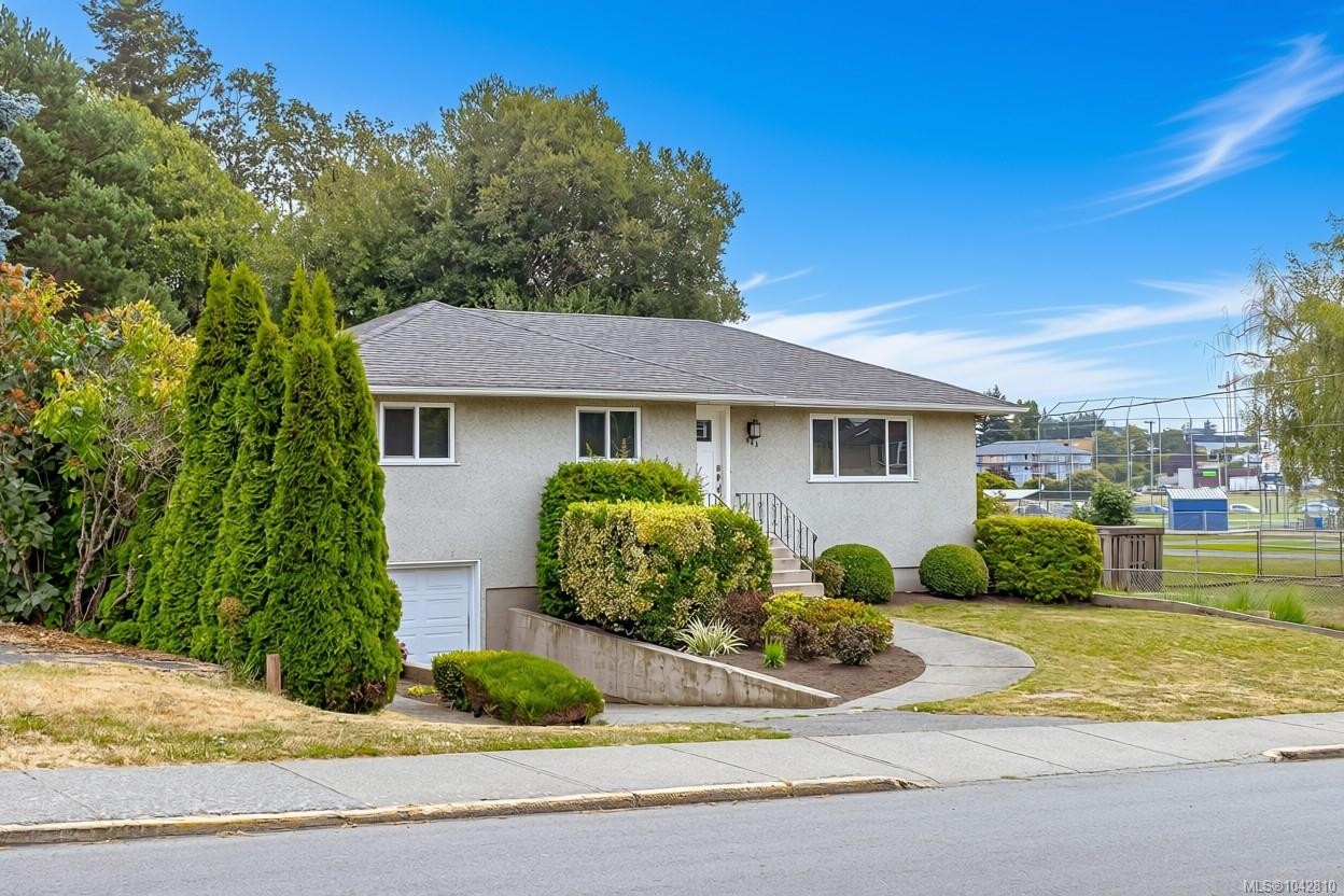 883 Lampson St, Esquimalt, BC