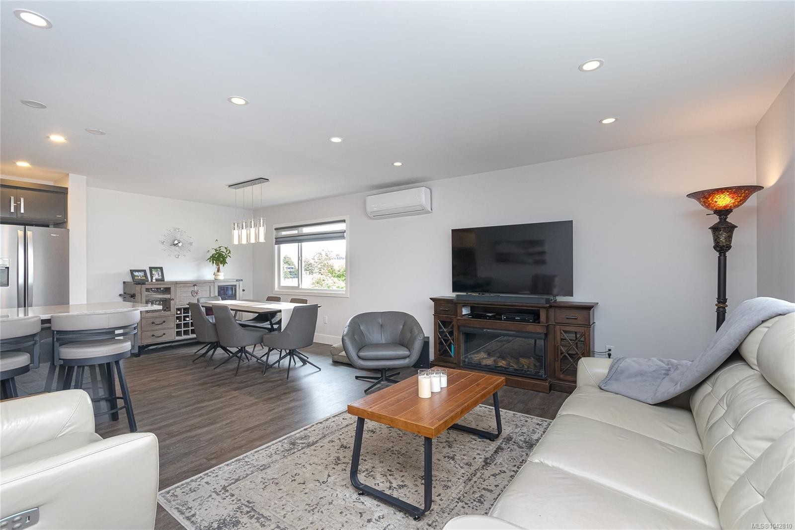 883 Lampson St, Esquimalt, BC
