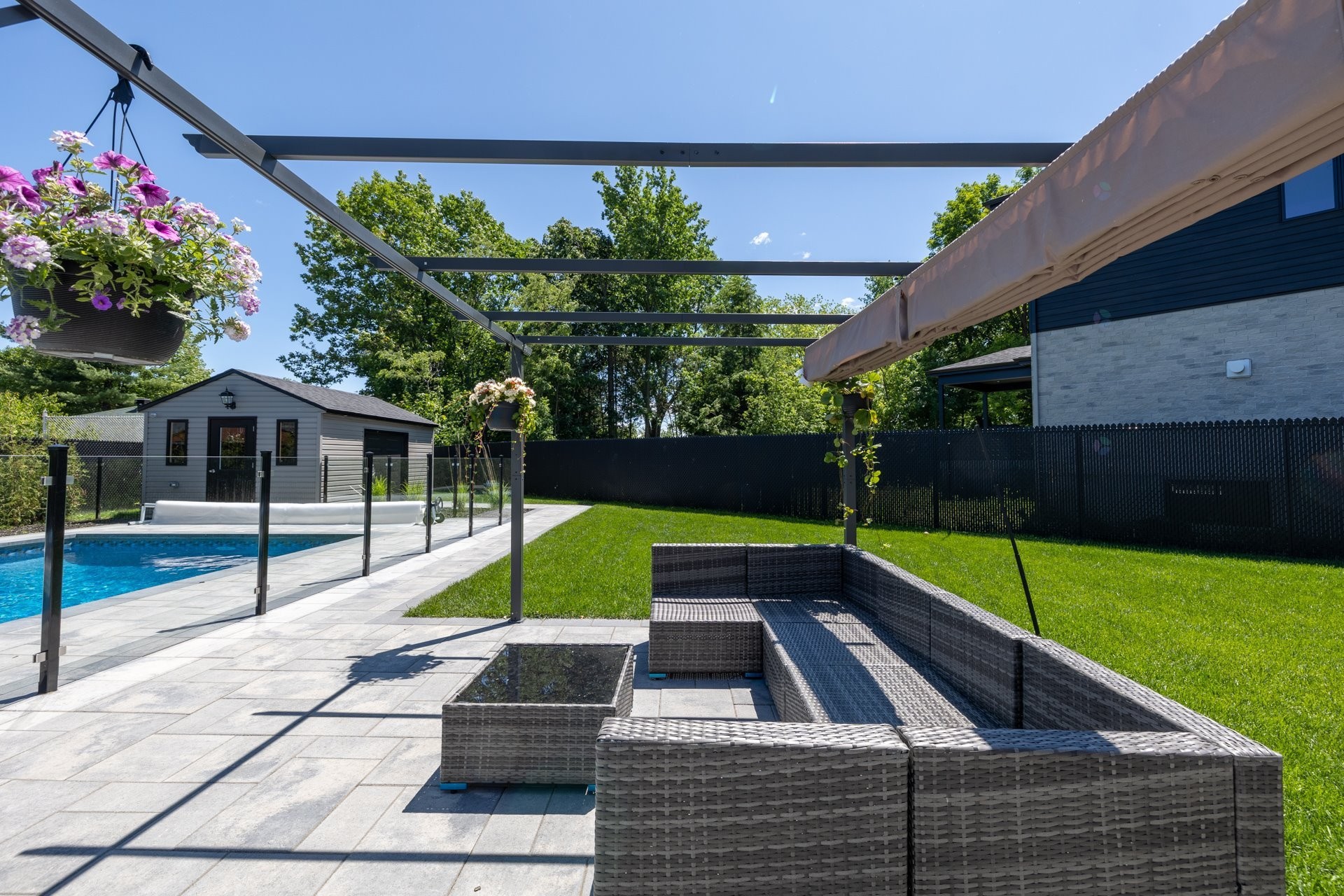 Cour - 38 142E Avenue, Notre-Dame-De-L'Île-Perrot, QC