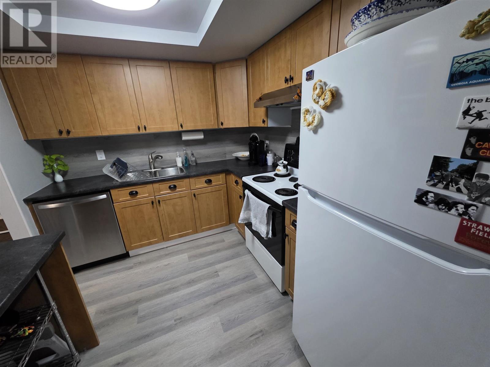 303 Macdonald Ave # 208, Sault Ste. Marie, ON - Indoor Photo Showing Kitchen