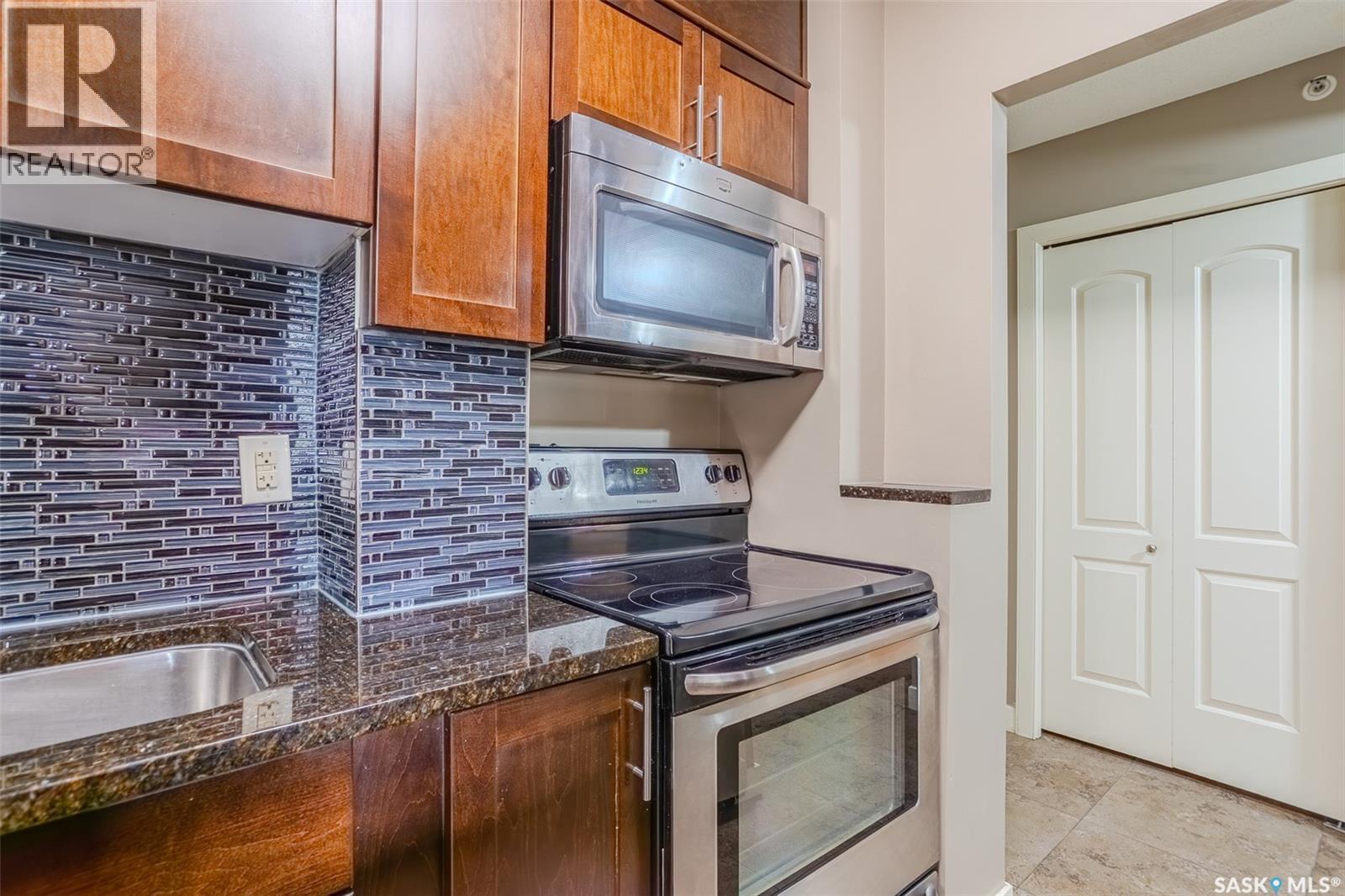 408 320 5Th Avenue N, Saskatoon, SK - Indoor Photo Showing Kitchen