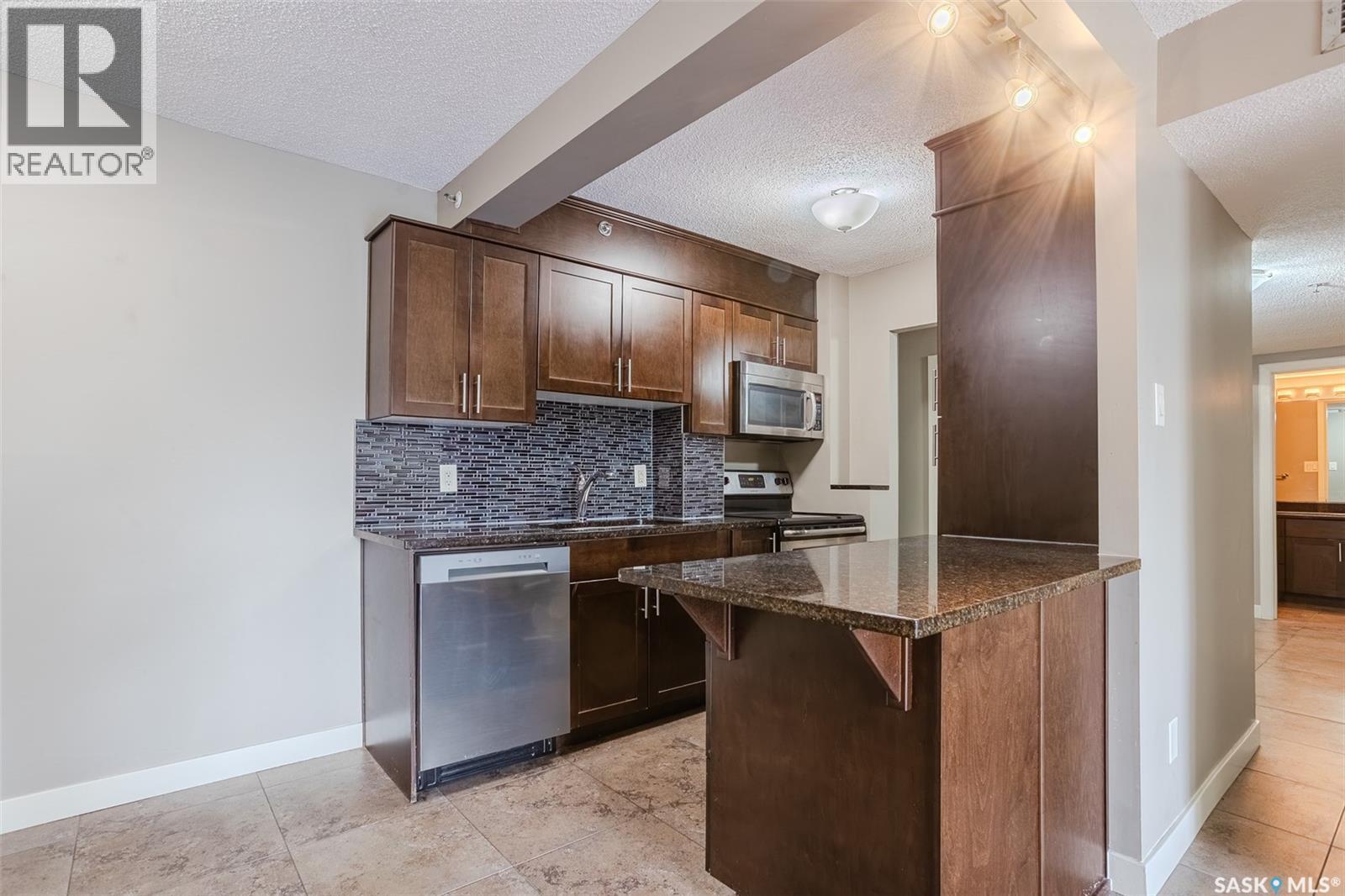 408 320 5Th Avenue N, Saskatoon, SK - Indoor Photo Showing Kitchen