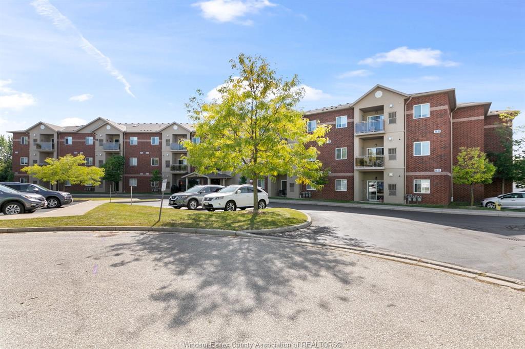 205-1888 Westview, Lasalle, ON