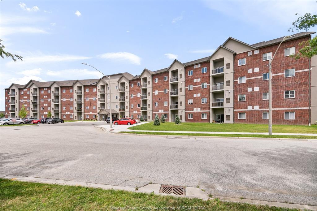 205-1888 Westview, Lasalle, ON