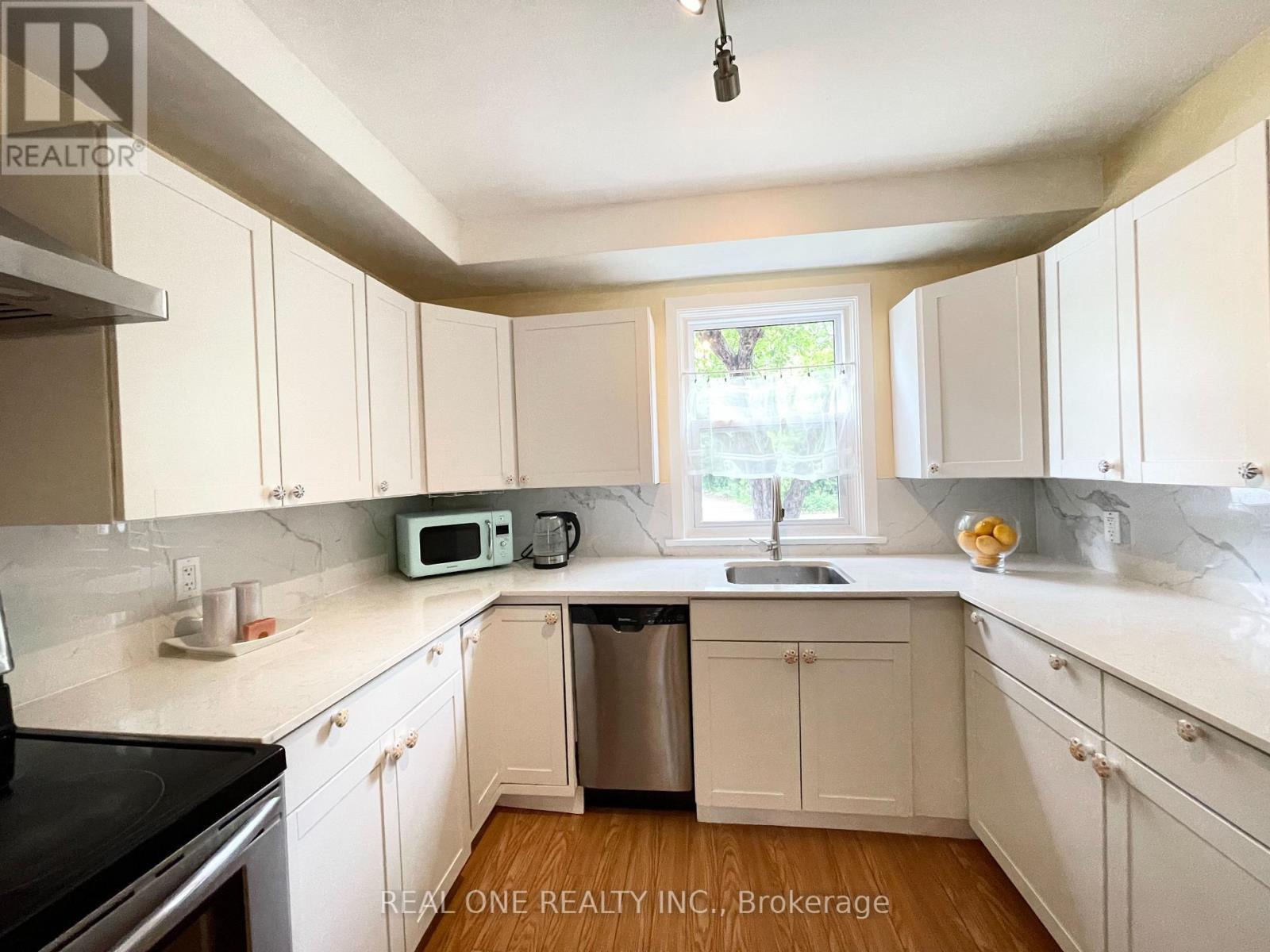 290 Westcourt Place, Waterloo, ON