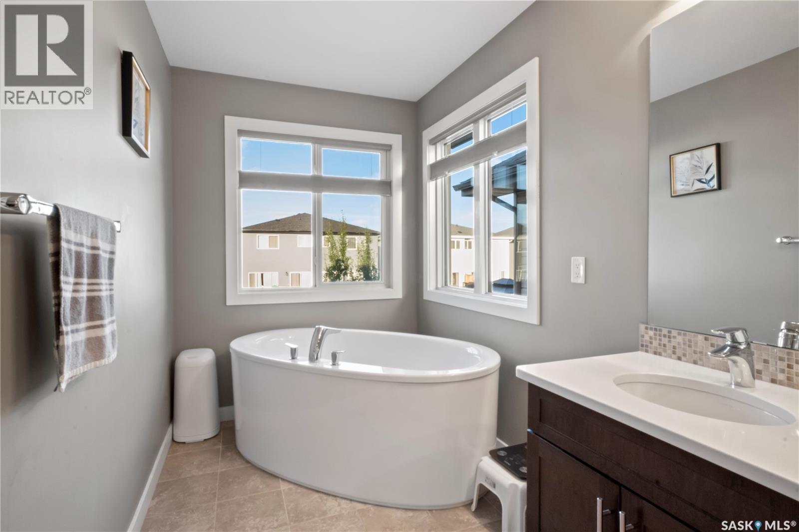 5433 Green Alder Way E, Regina, SK