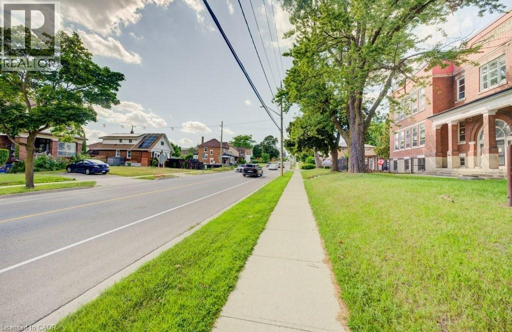Image quality insufficient for description - 153 Courtland Avenue E, Kitchener, ON