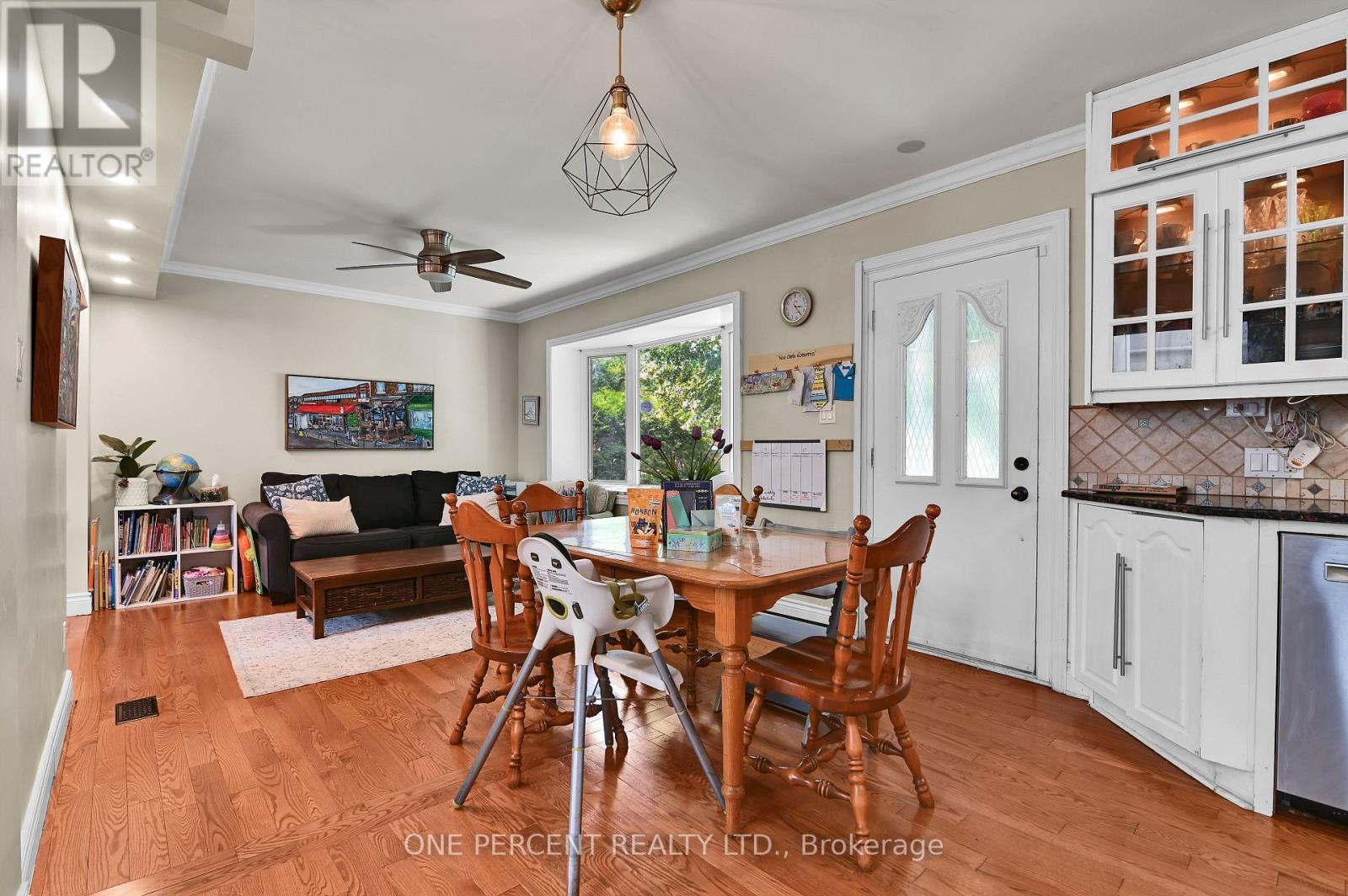 484 Mutual Street, Ottawa, ON - Indoor Photo Showing Dining Room
