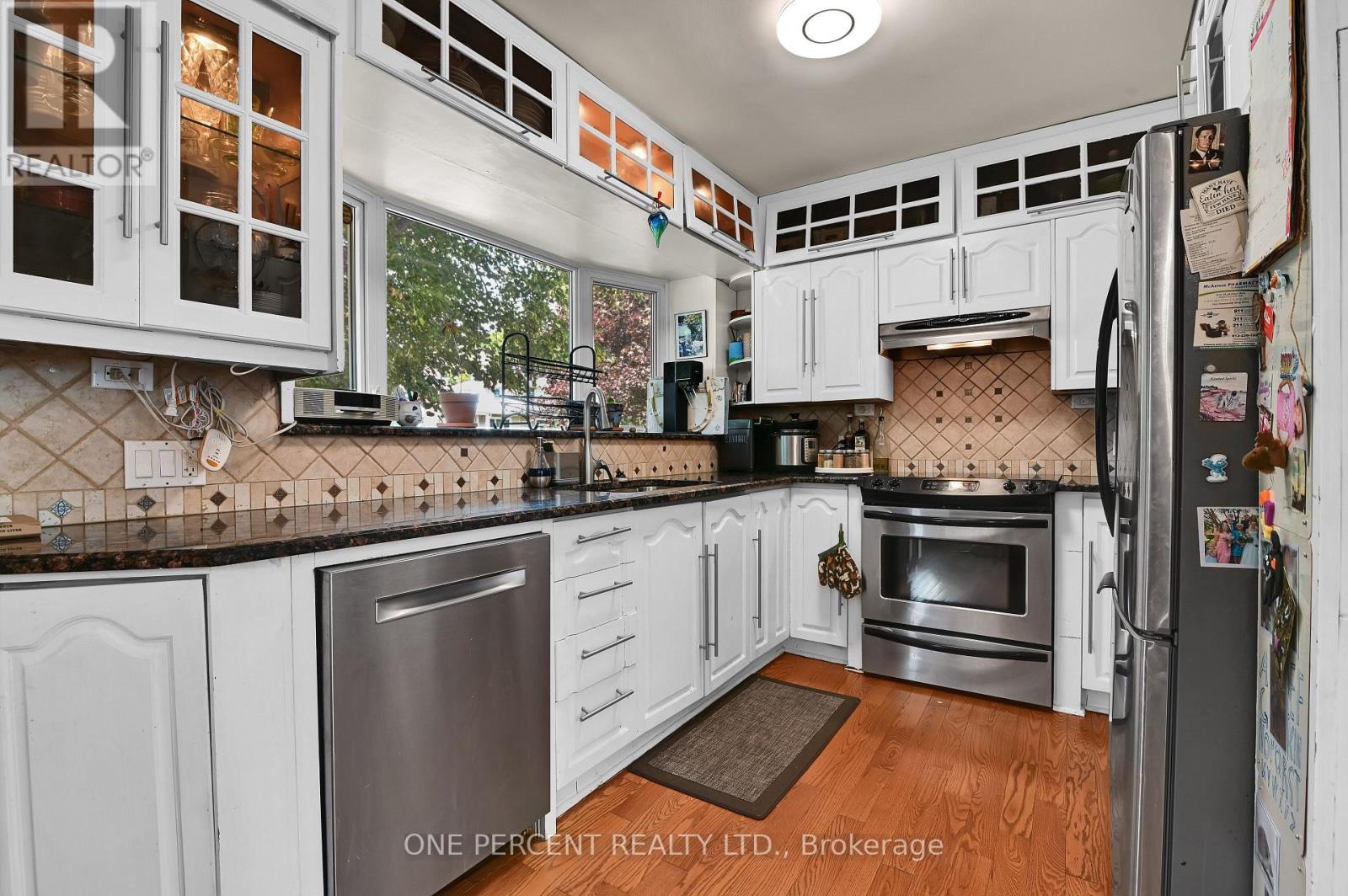 484 Mutual Street, Ottawa, ON - Indoor Photo Showing Kitchen