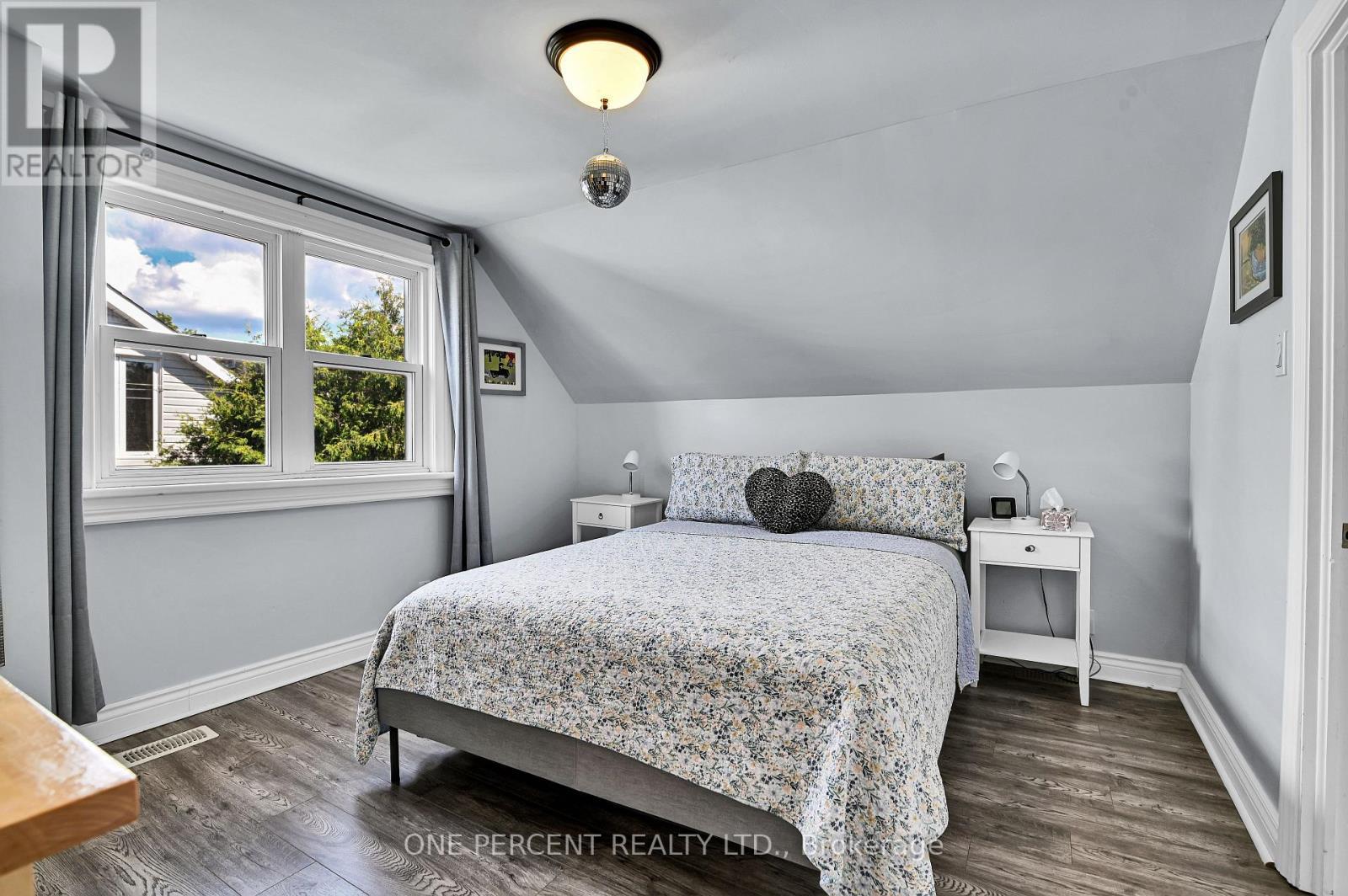 484 Mutual Street, Ottawa, ON - Indoor Photo Showing Bedroom