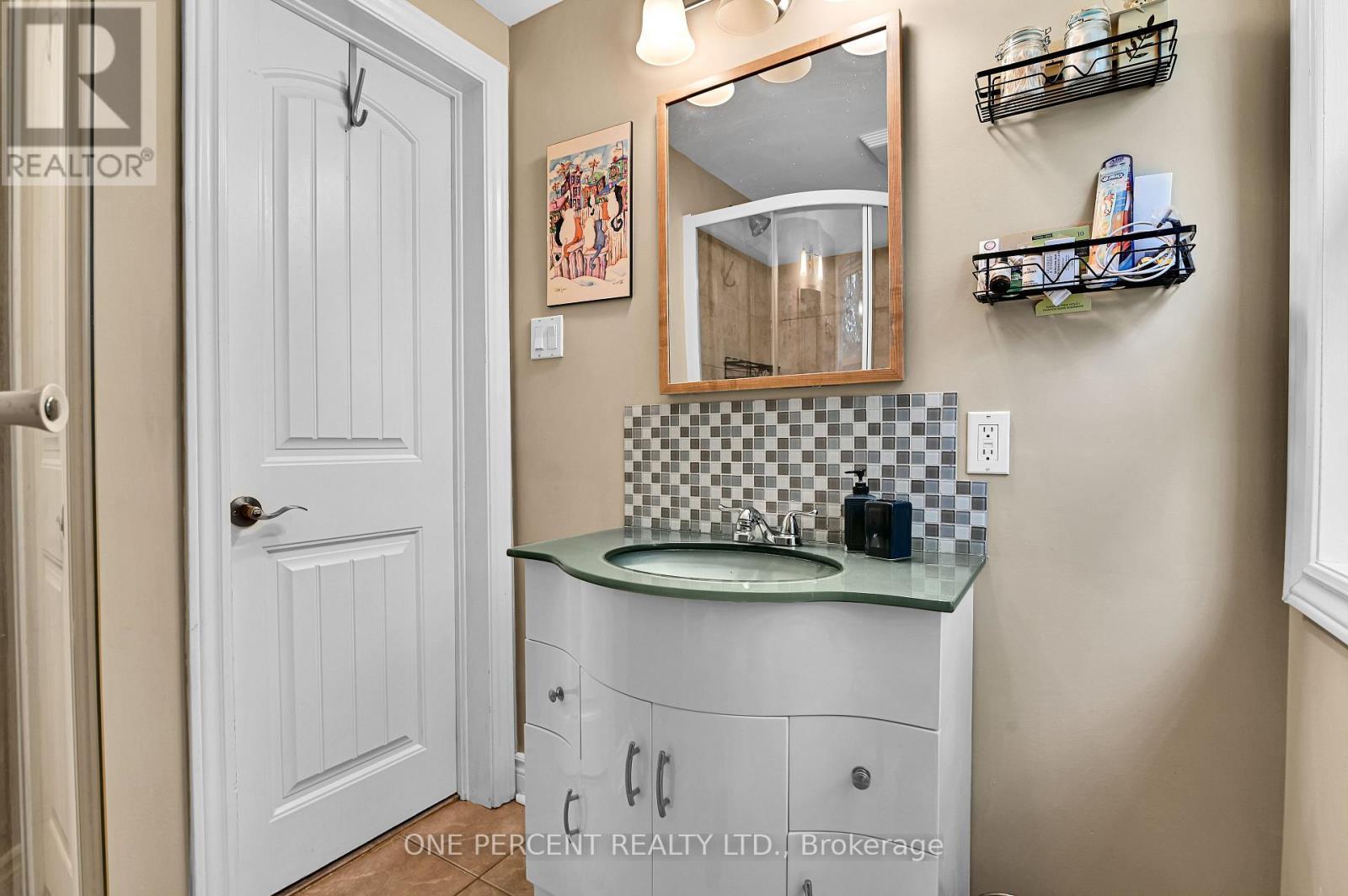 484 Mutual Street, Ottawa, ON - Indoor Photo Showing Other Room