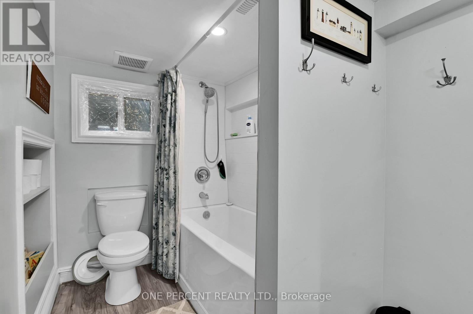 484 Mutual Street, Ottawa, ON - Indoor Photo Showing Bathroom