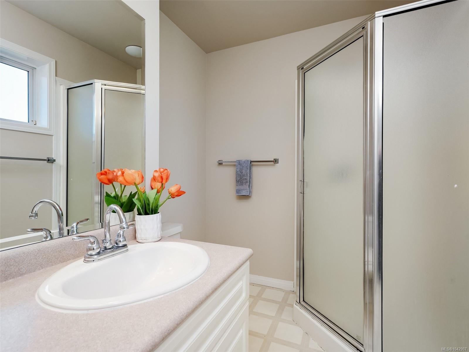 9524 Greenglade Rd, Sidney, BC