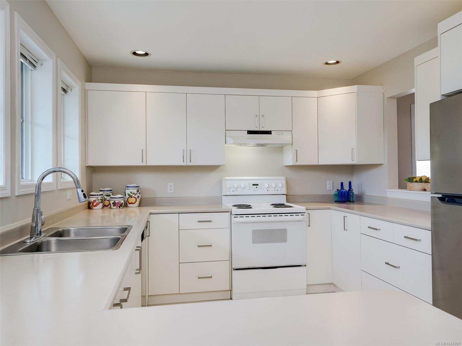 9524 Greenglade Rd, Sidney, BC