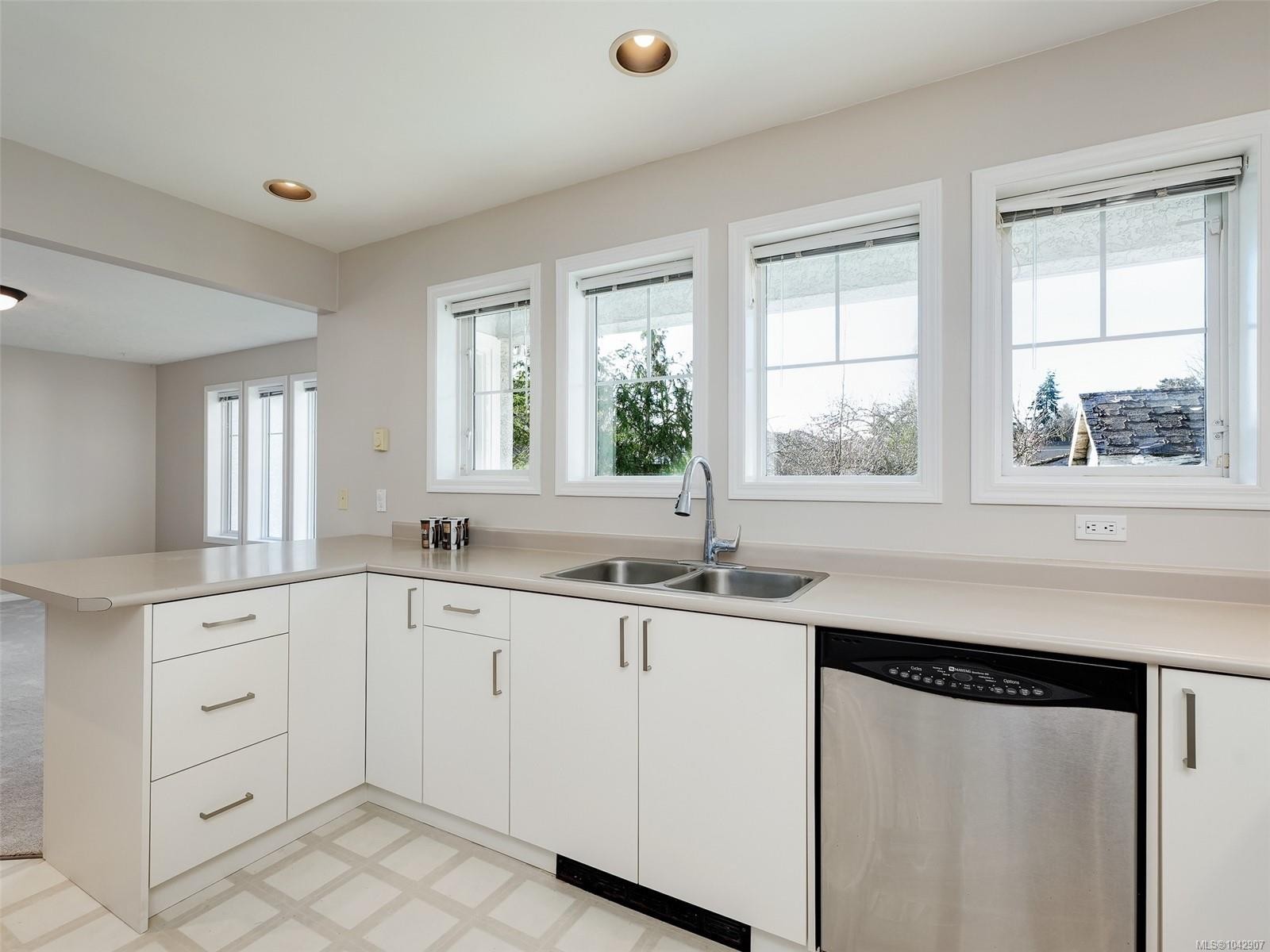 9524 Greenglade Rd, Sidney, BC