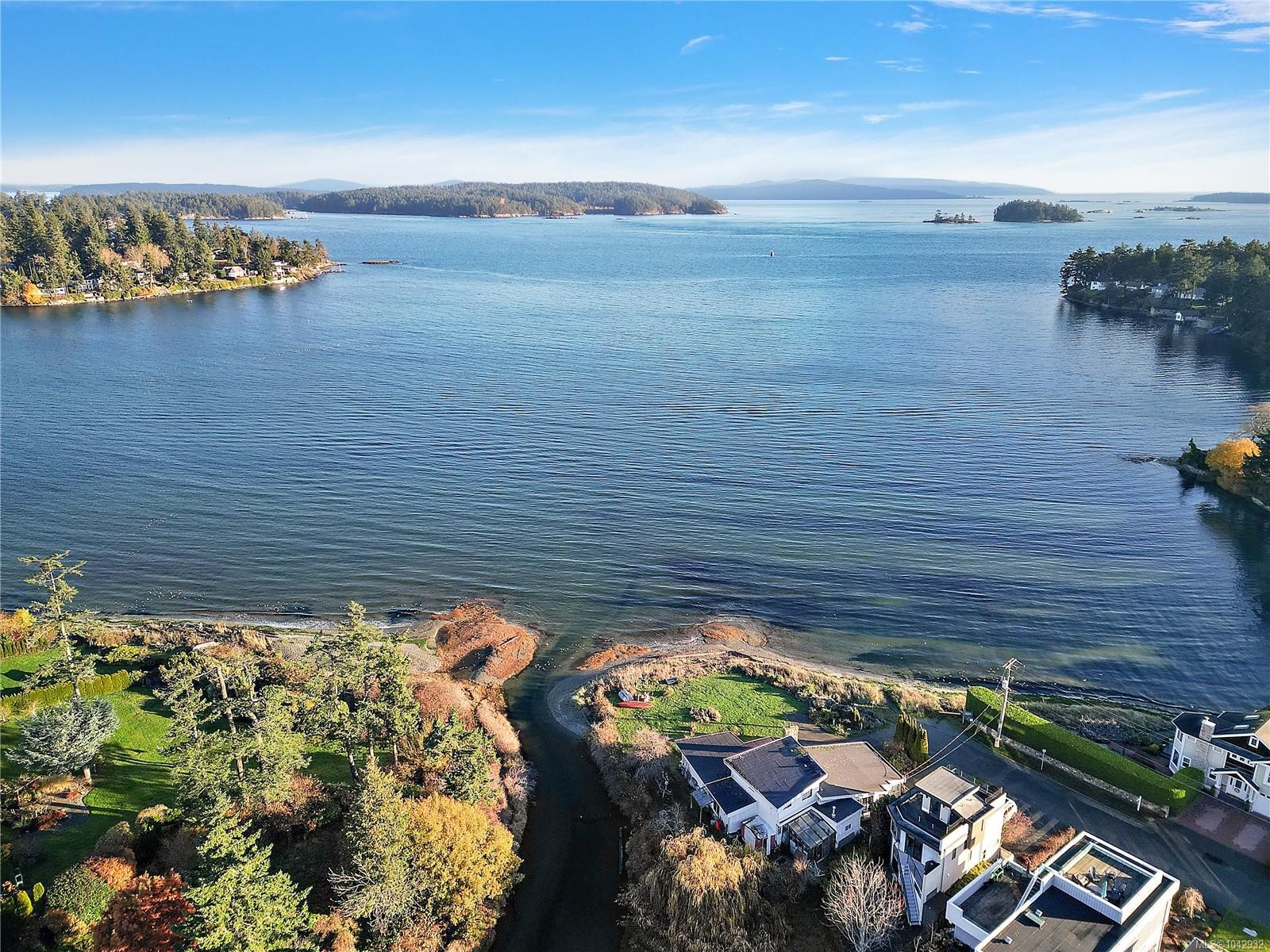 10211 Resthaven Dr, Sidney, BC