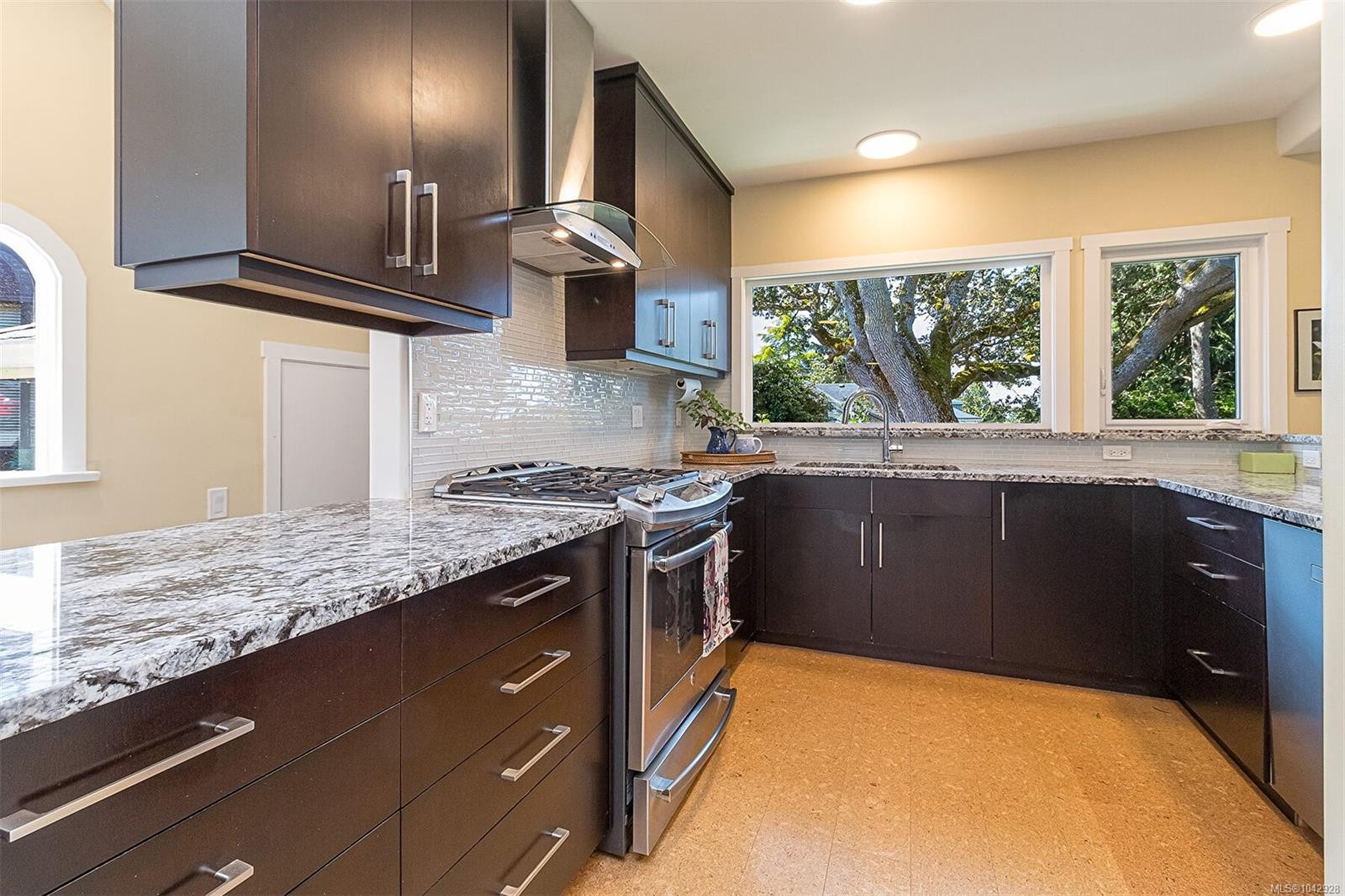 1 Briar Pl, Victoria, BC