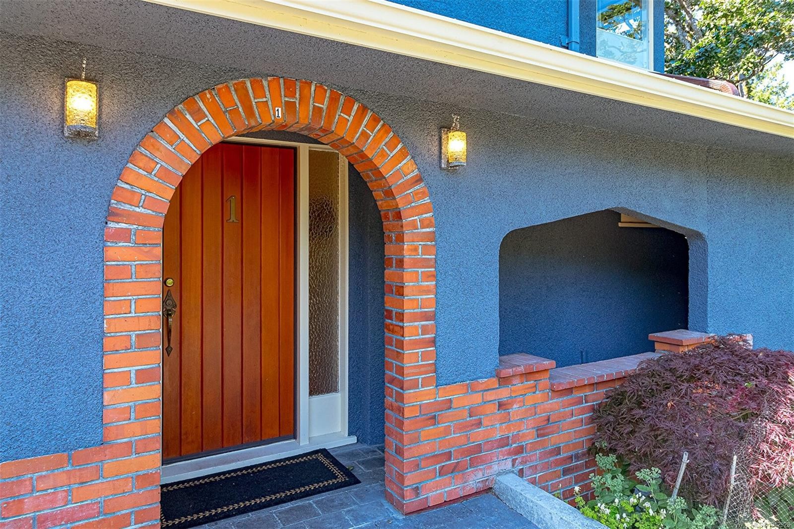 1 Briar Pl, Victoria, BC