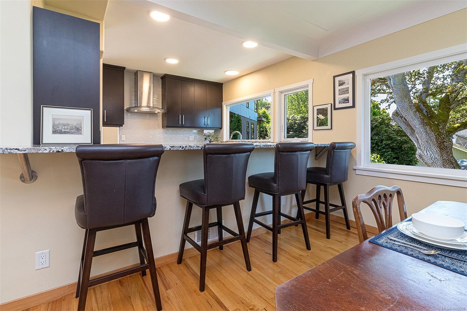 1 Briar Pl, Victoria, BC