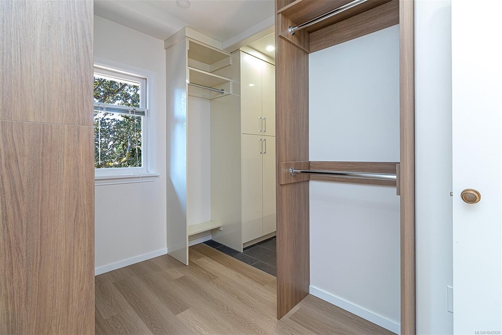 1 Briar Pl, Victoria, BC