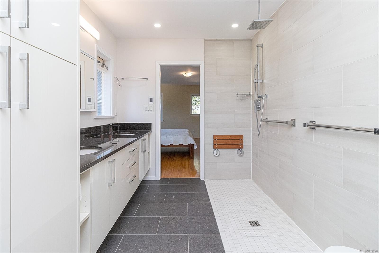 1 Briar Pl, Victoria, BC