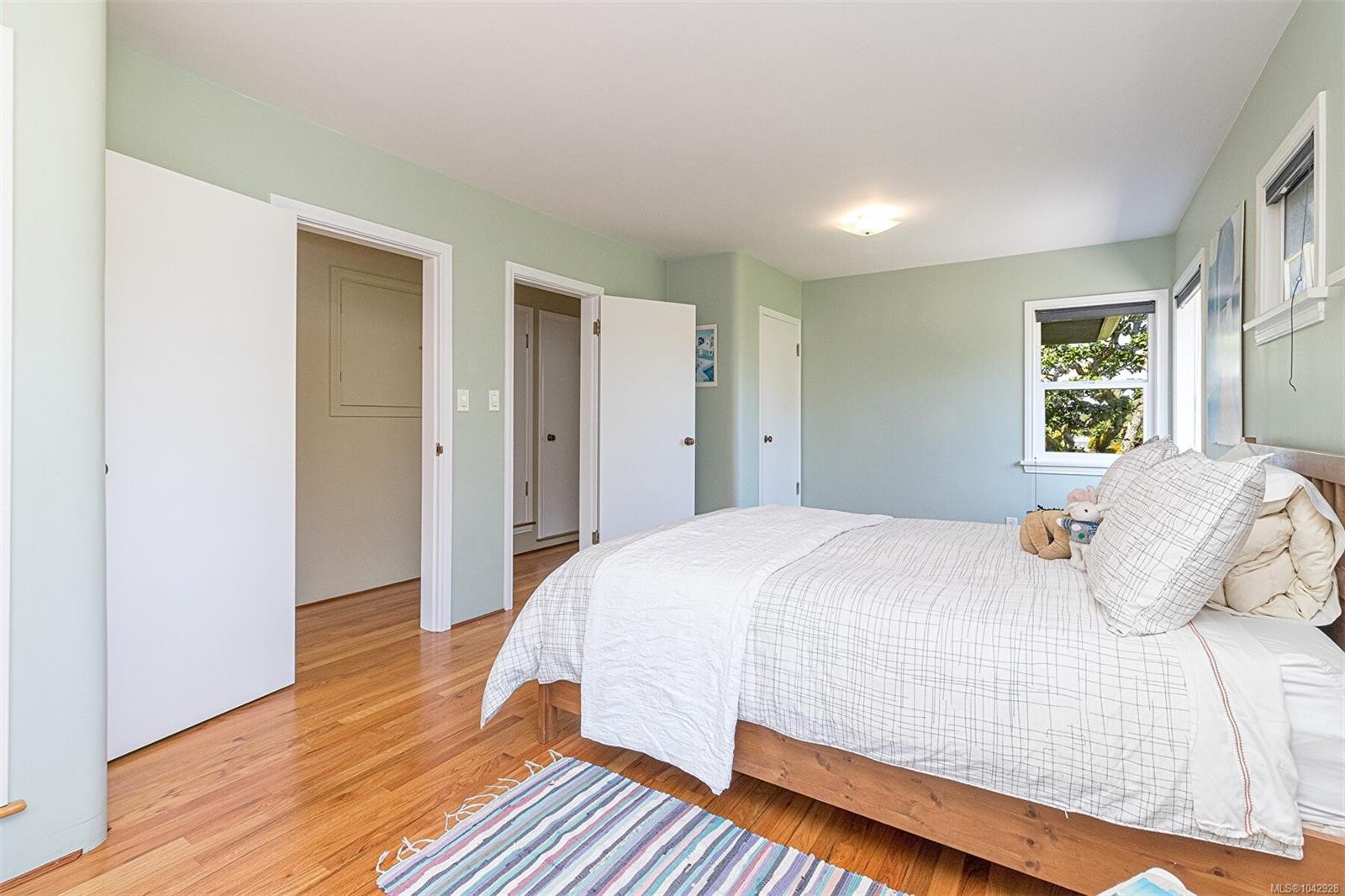 1 Briar Pl, Victoria, BC
