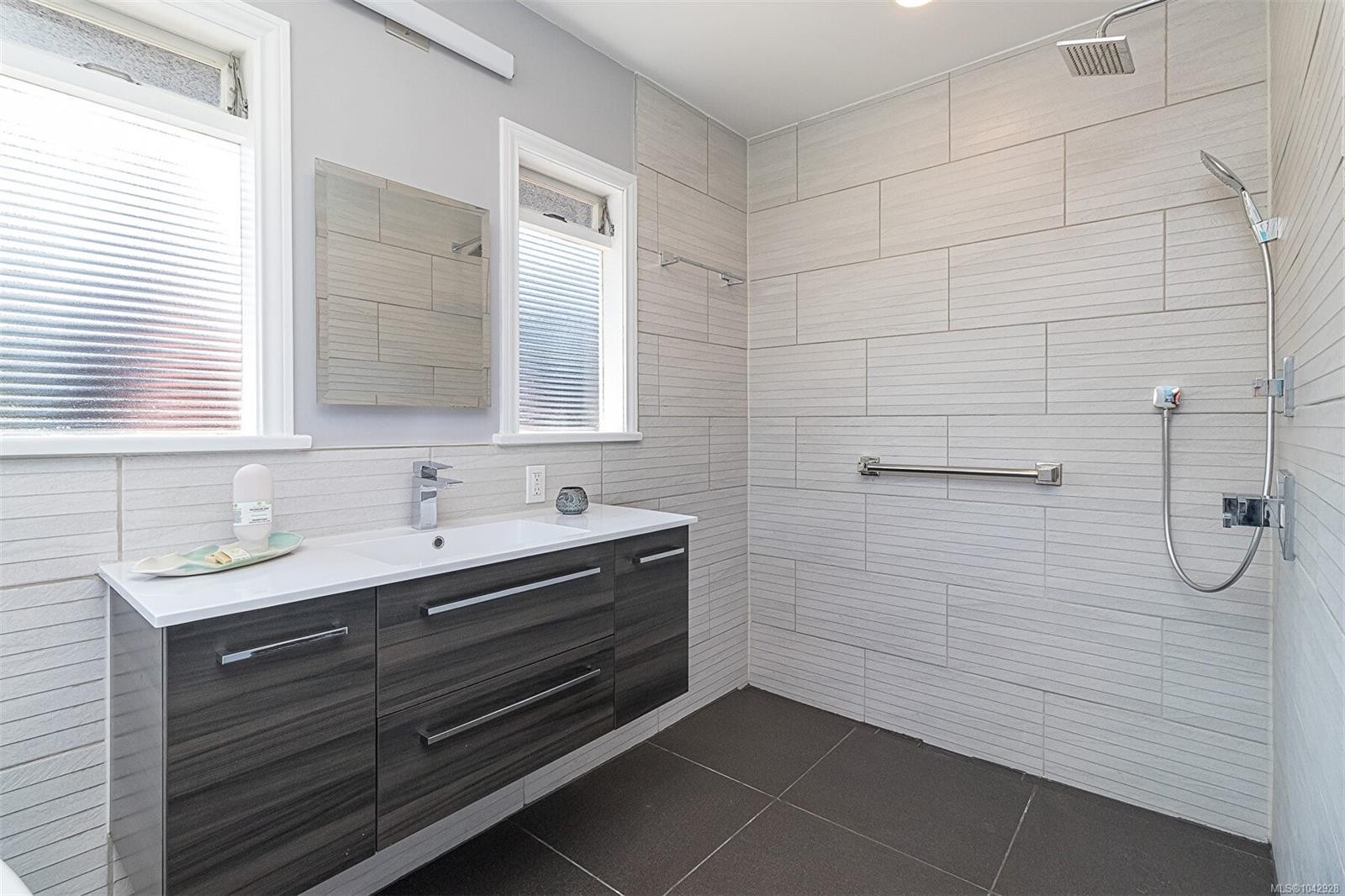 1 Briar Pl, Victoria, BC