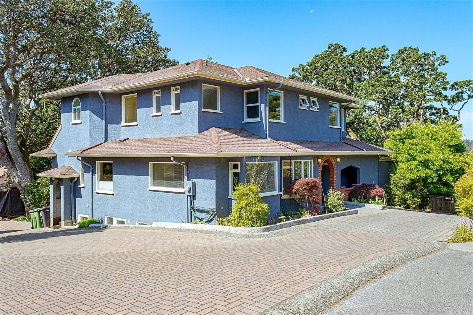1 Briar Pl, Victoria, BC