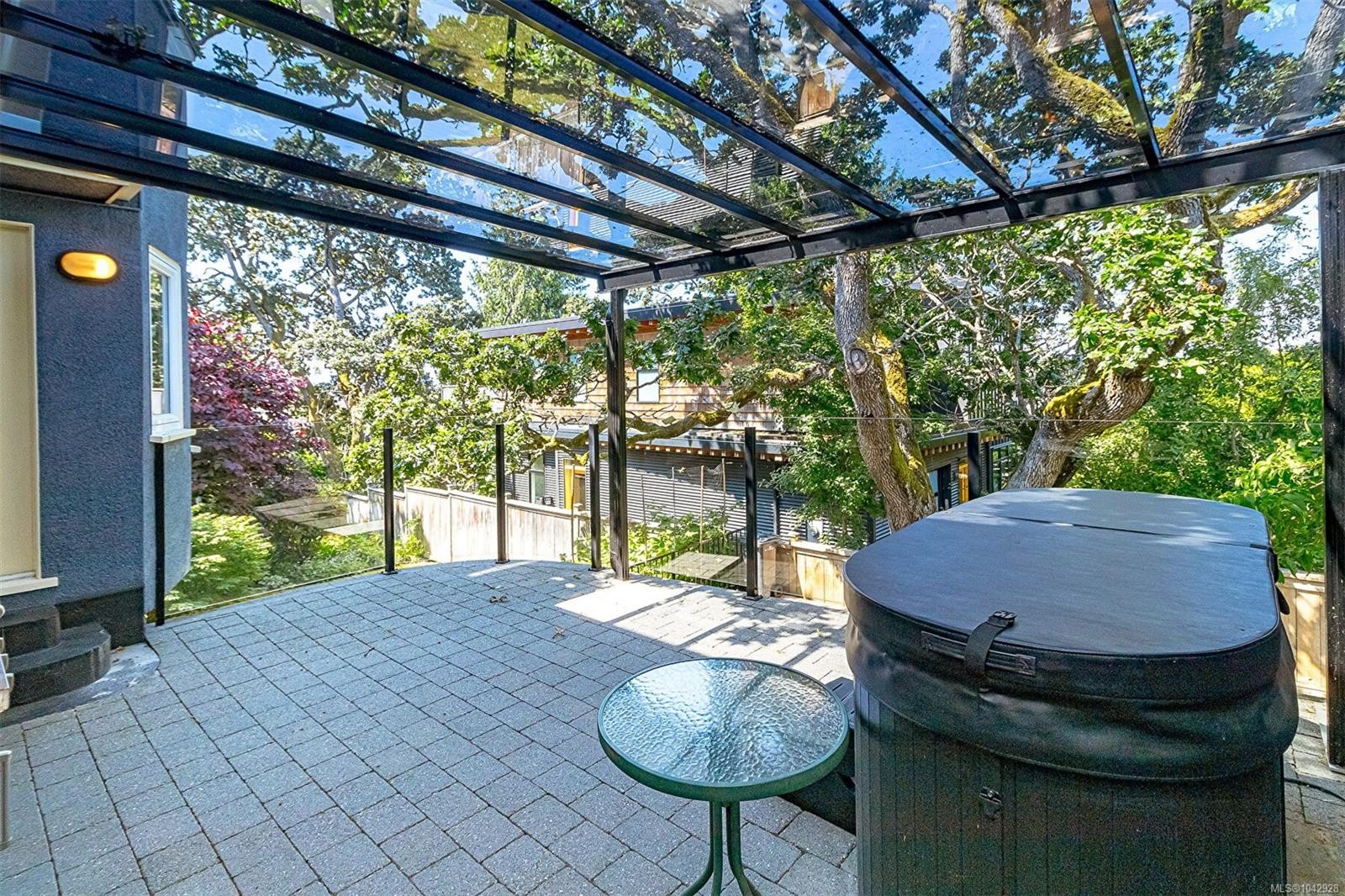 1 Briar Pl, Victoria, BC