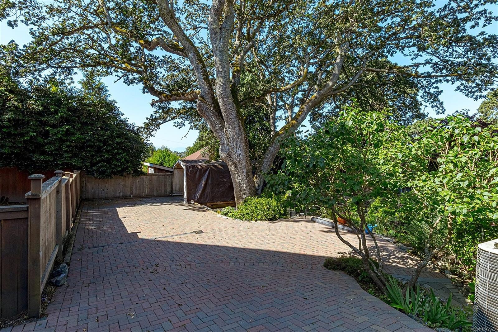 1 Briar Pl, Victoria, BC