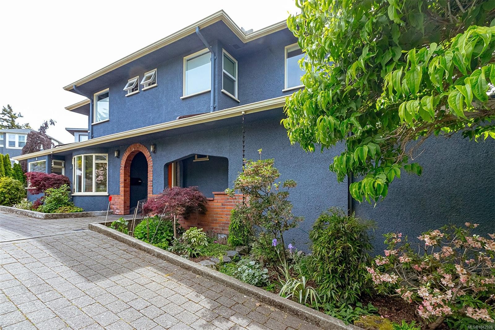 1 Briar Pl, Victoria, BC