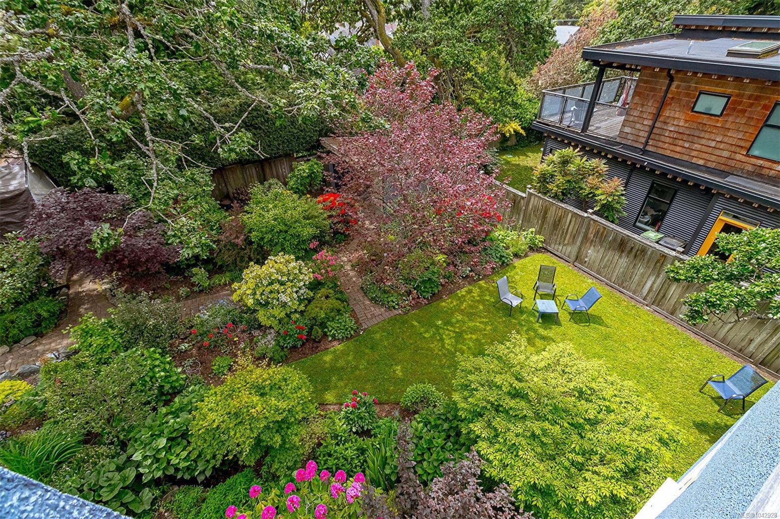 1 Briar Pl, Victoria, BC