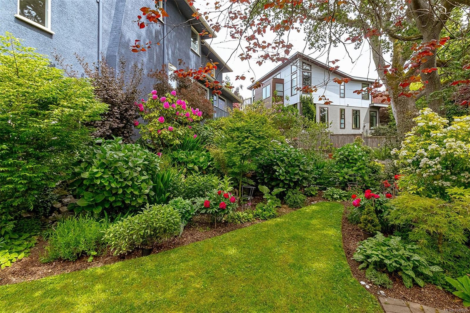 1 Briar Pl, Victoria, BC