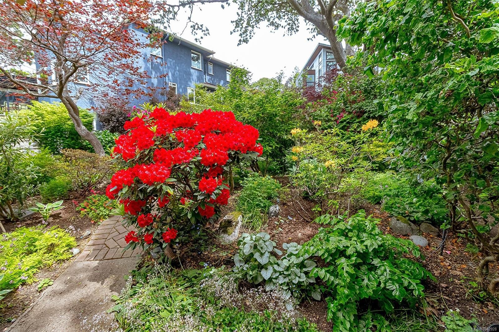 1 Briar Pl, Victoria, BC