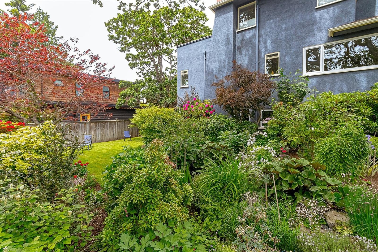 1 Briar Pl, Victoria, BC
