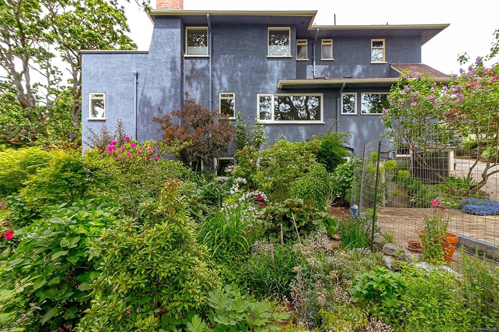 1 Briar Pl, Victoria, BC