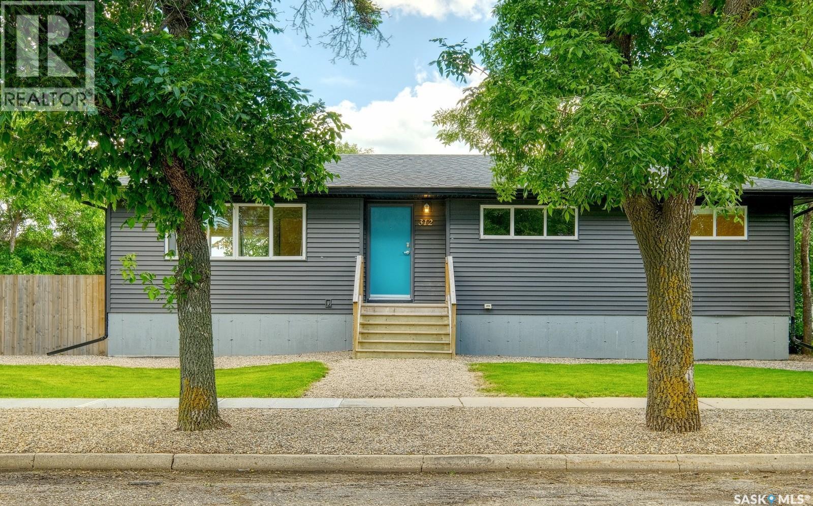 312 4Th Avenue E, Rosetown, SK