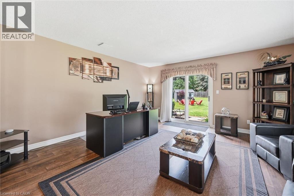 Home office space with yard access - 1 Idared Road, Carlisle, ON - Indoor